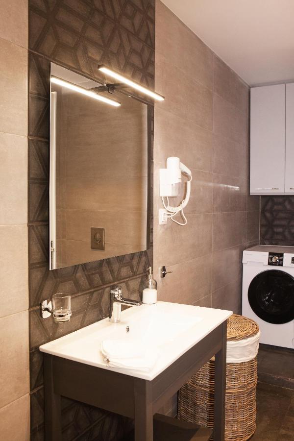 אתונה Central Comfy Modern Flat 2 Bedrooms 2 Bathrooms מראה חיצוני תמונה